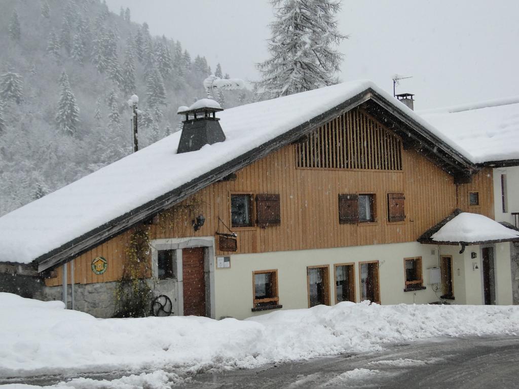 Gite Des Moulins Samoëns Exteriör bild